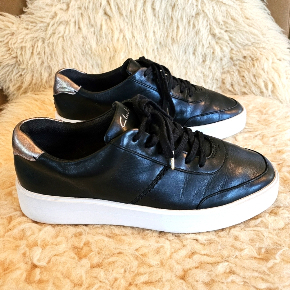 Clarks Low Top Hero Walker Sneakers 8.5